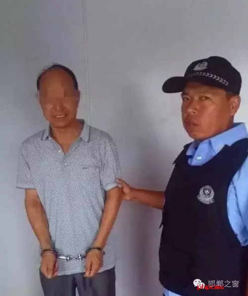 8月9日6時(shí)許，邯鄲大名鋪上高速口檢查站執(zhí)勤民警對(duì)一輛白色捷達(dá)車進(jìn)行安檢時(shí)，車上一名男乘客自稱忘帶身份證，民警遂讓該男子提供其身份證號(hào)。經(jīng)核查，該男子為許某良，系涉嫌保險(xiǎn)詐騙網(wǎng)上逃犯。該許于5月31日，騙取國(guó)家養(yǎng)老保險(xiǎn)金12萬(wàn)余元，被魏縣公安局網(wǎng)上追逃。