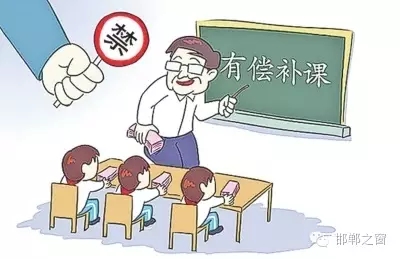 8月10日，記者接到家長舉報(bào)，稱邯鄲市七色光水文小學(xué)未開學(xué)，卻接到了學(xué)校補(bǔ)課通知。記者聯(lián)系了校方，該校負(fù)責(zé)人表示將立即停止補(bǔ)課，并將收取的費(fèi)用退還家長。